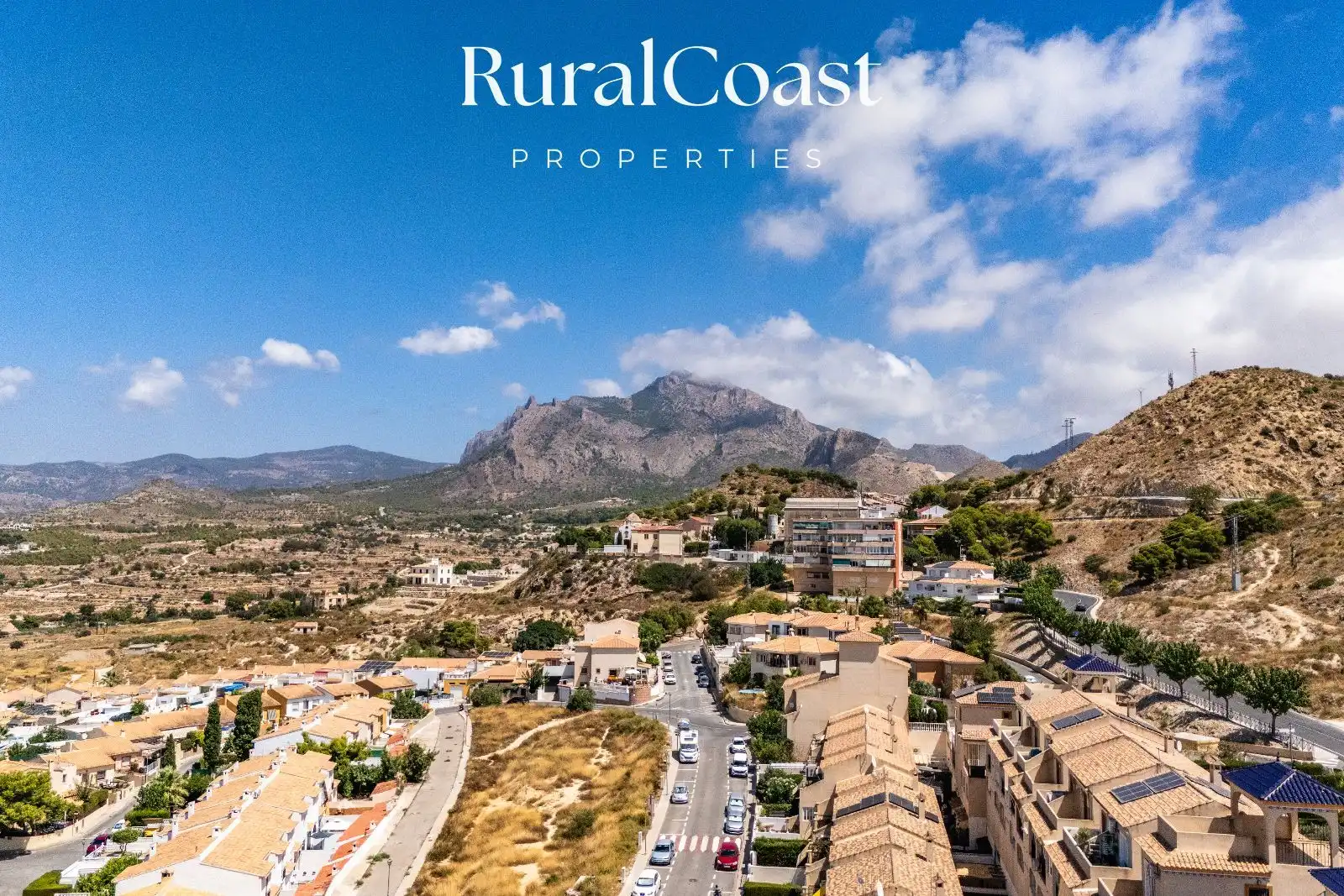 Vista exterior de Casa adosada en venda en Busot amb Jardí privat, Piscina i Piscina comunitària