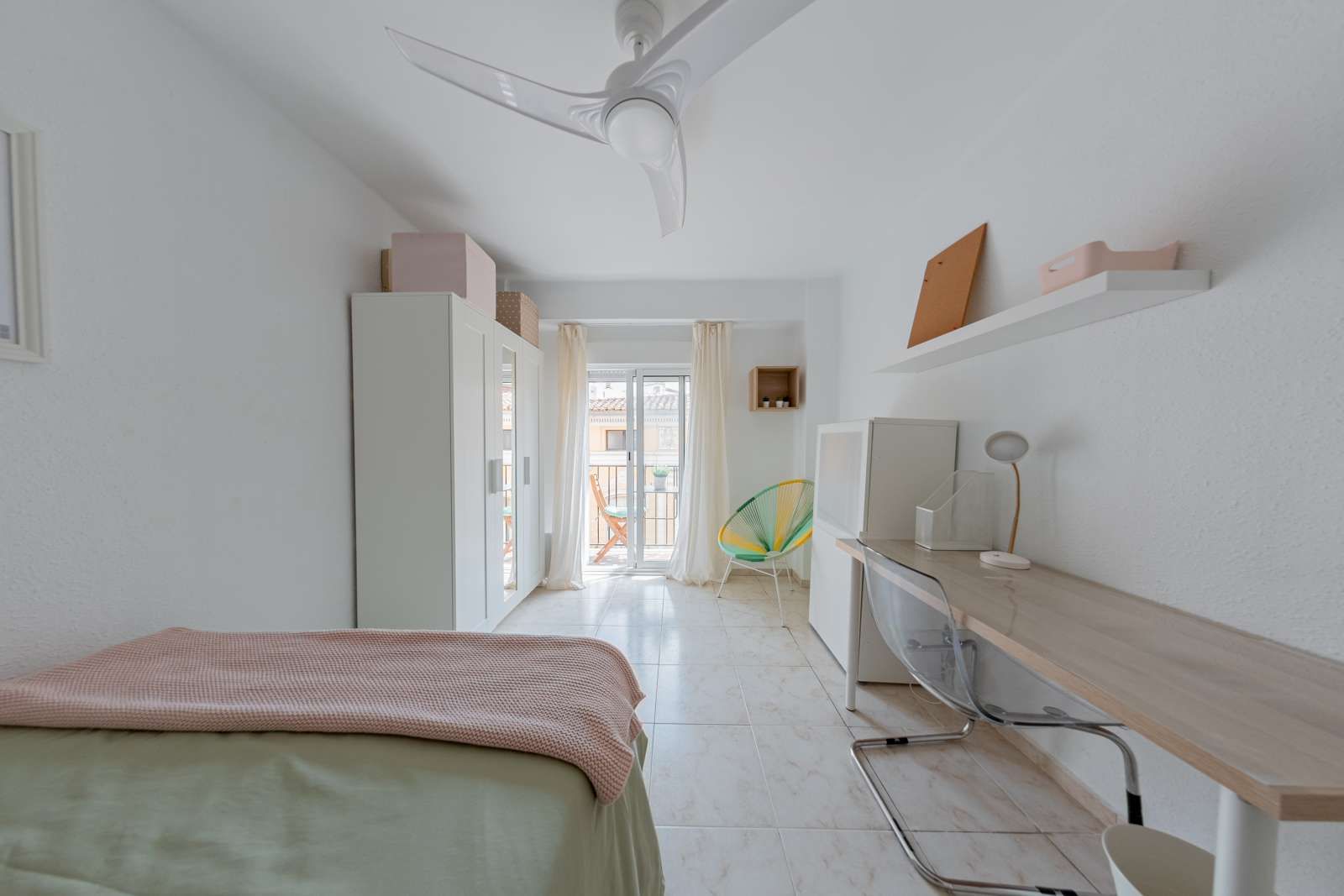 Bedroom of Flat to share in  Valencia Capital  with Air Conditioner, Heating and Terrace