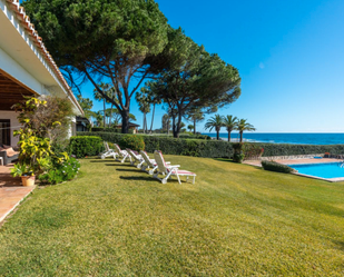 Jardí de Casa o xalet en venda en Estepona amb Jardí privat, Terrassa i Piscina