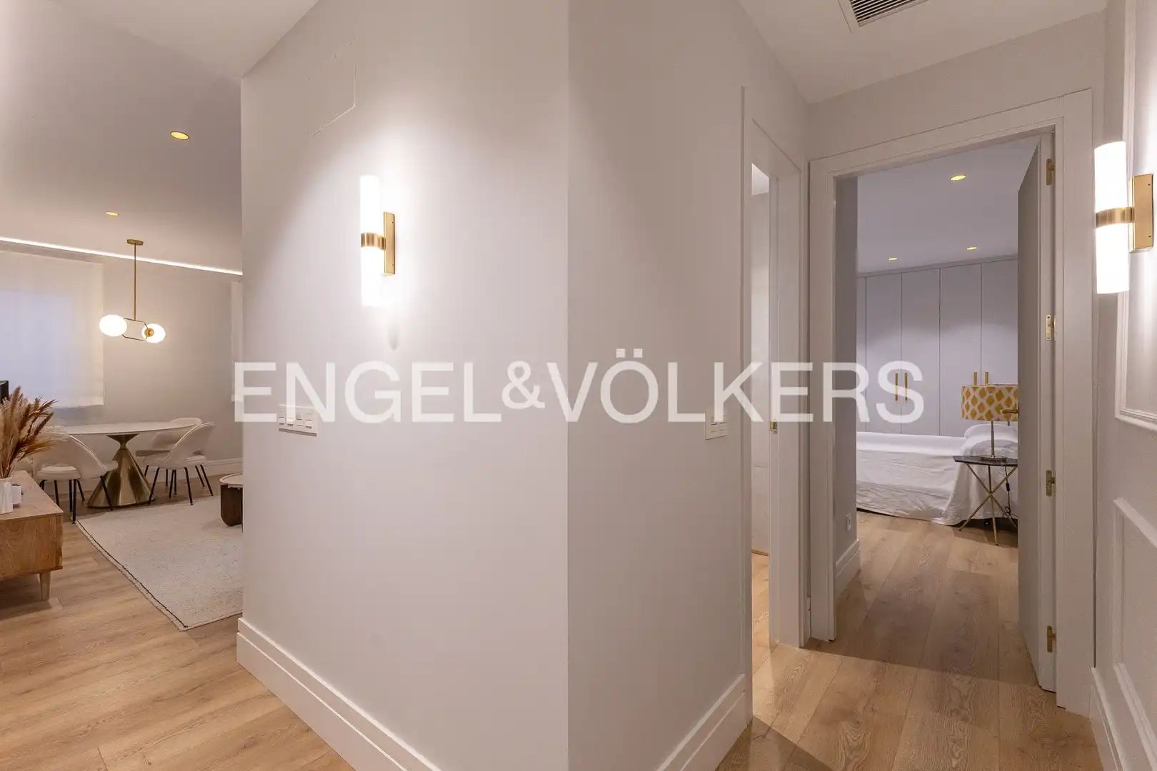 Flat for sale in Madrid  with Air Conditioner, Heating and Furnished