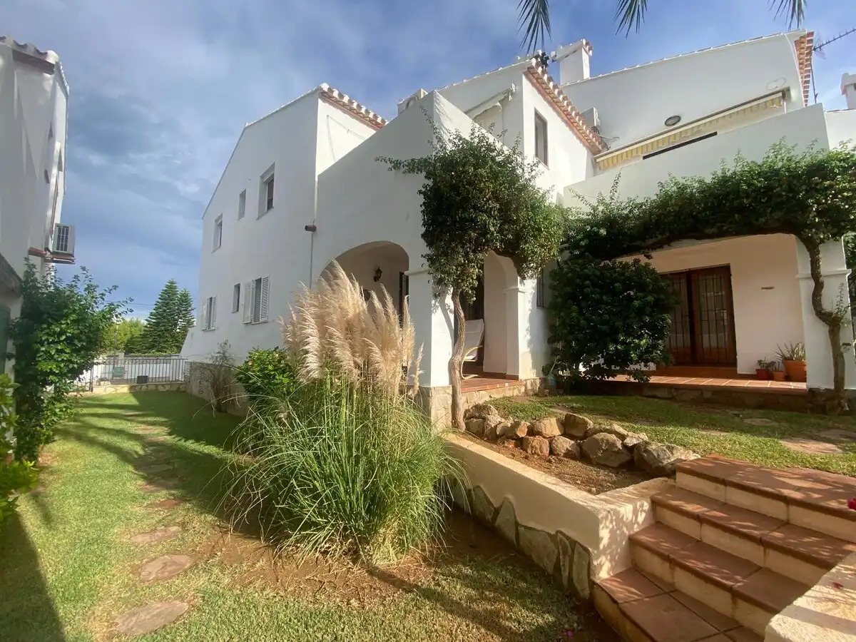 Vista exterior de Apartament de lloguer en Dénia amb Aire condicionat, Calefacció i Terrassa