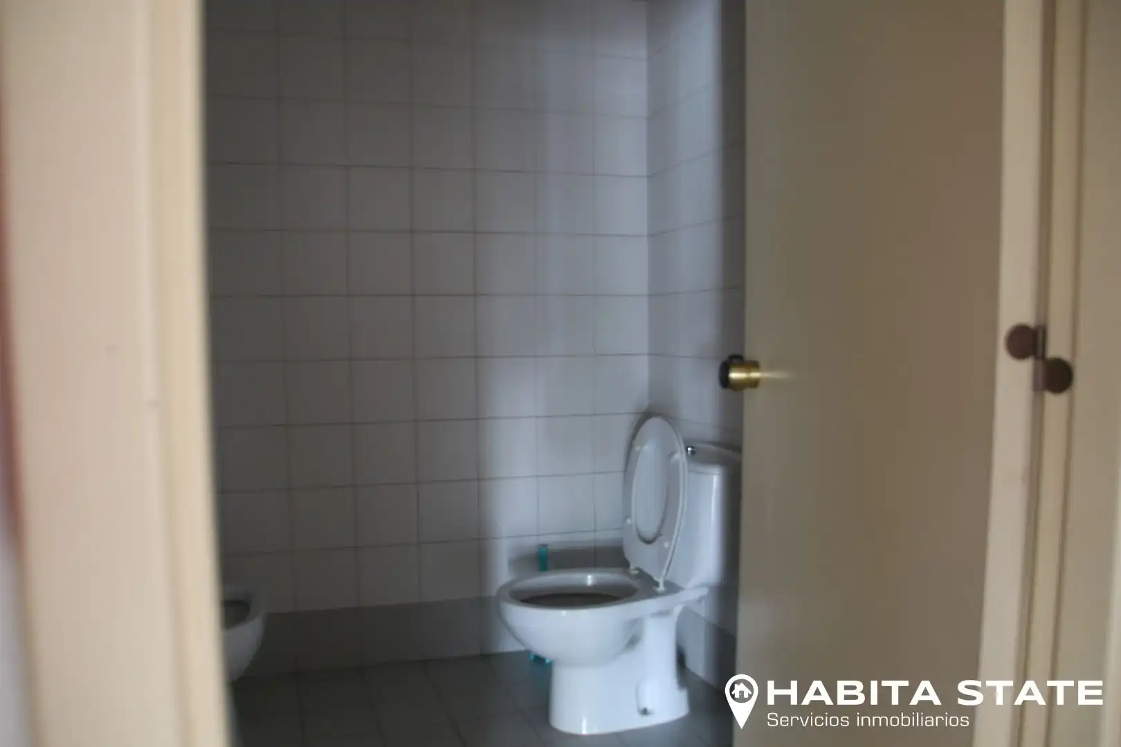 Baño de Local en venta en Almería con Aire acondicionado