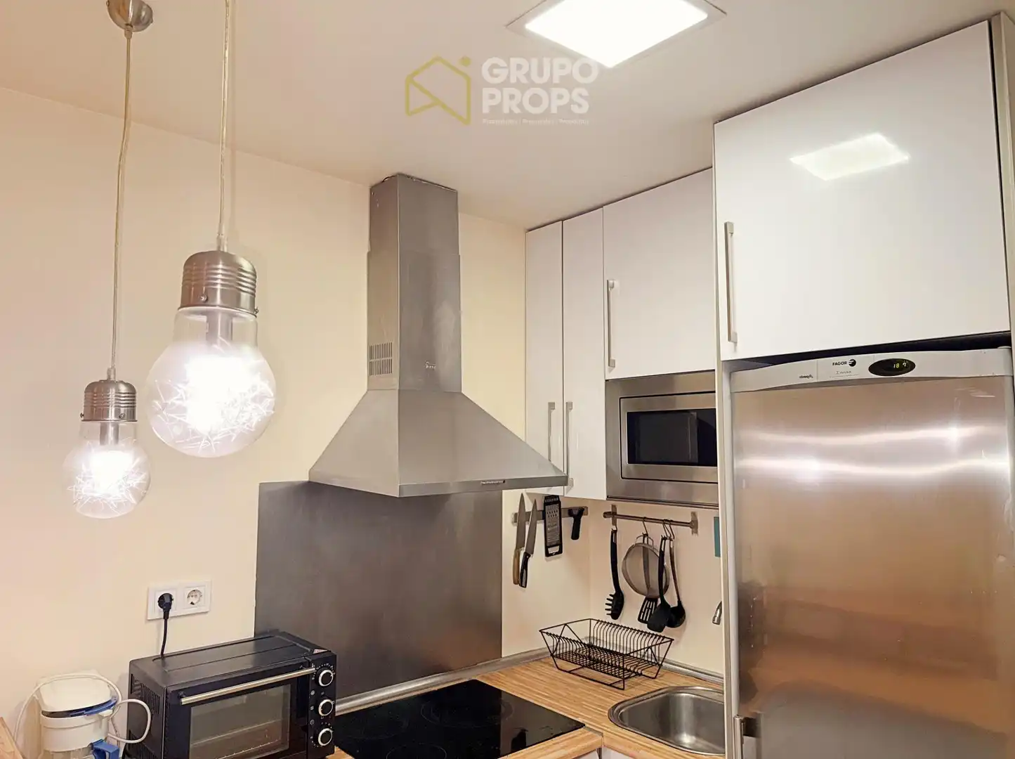 Cocina de Piso en venta en Madrid con Calefacción, Terraza y Amueblado
