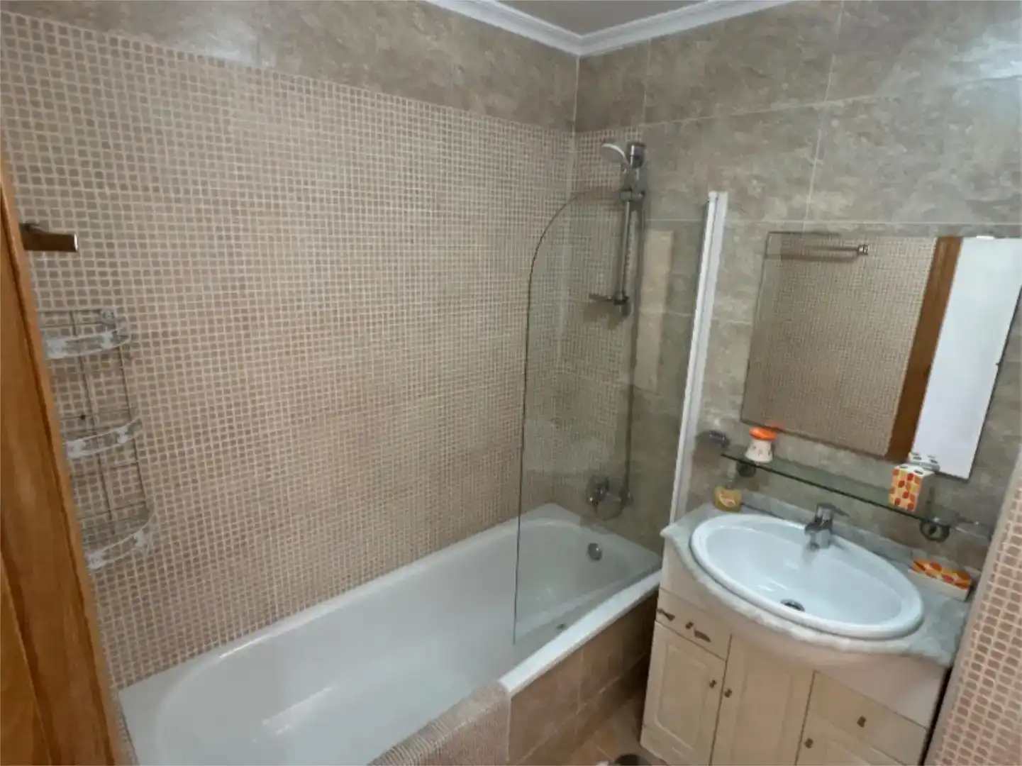 Baño de Piso en venta en Almoradí con Aire acondicionado, Piscina y Amueblado