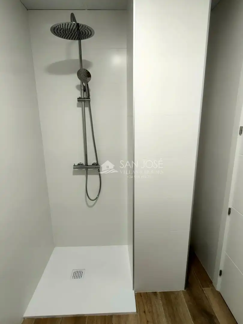 Badezimmer von Wohnung zum Verkauf in Aspe mit Klimaanlage und Heizung
