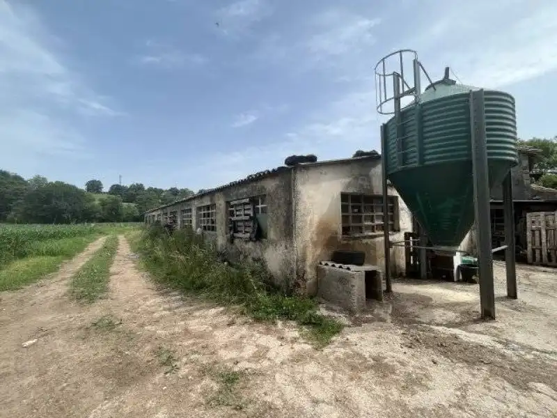 Vista exterior de Casa o xalet en venda en Riotuerto amb Calefacció i Jardí privat