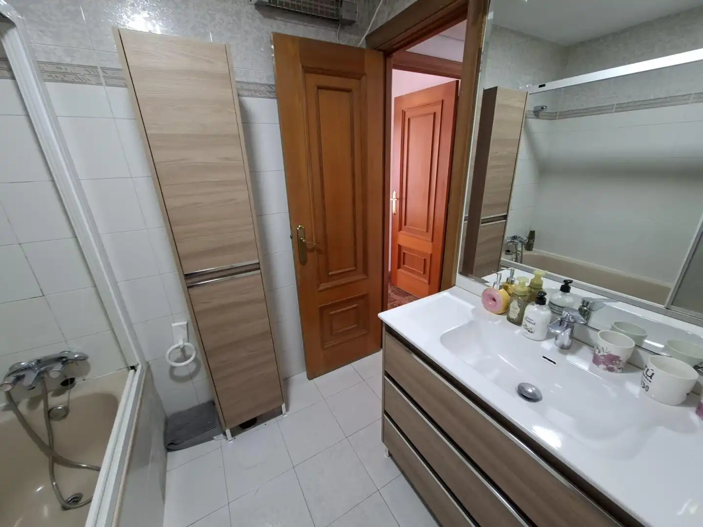 Badezimmer von Wohnung zur Miete in Murcia mit Klimaanlage, Abstellraum und Möbliert