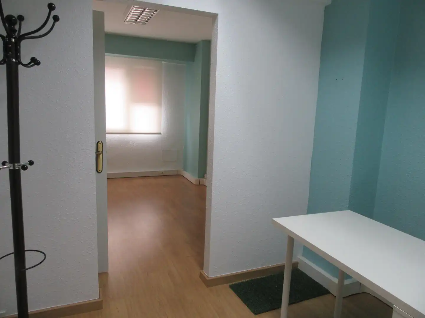 Schlafzimmer von Büro zur Miete in Basauri  mit Terrasse und Möbliert
