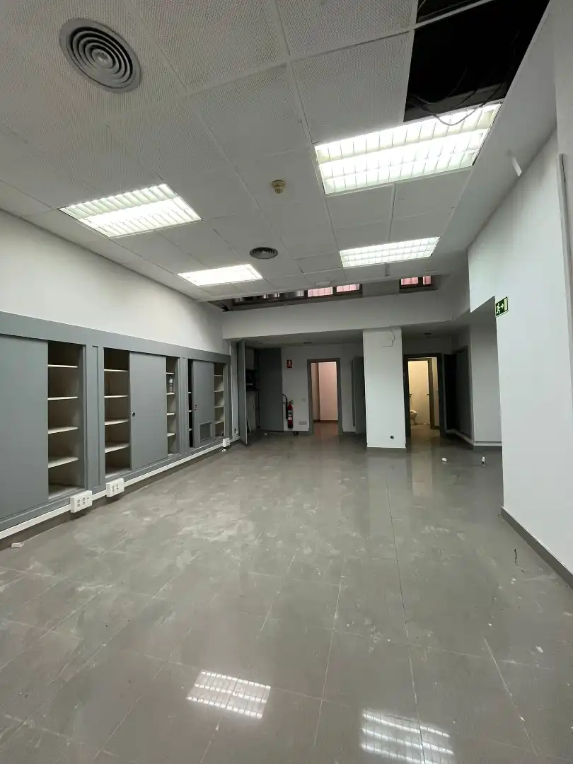 Local en venta en Madrid con Aire acondicionado y Alarma