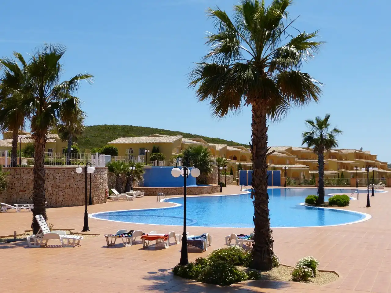 Schwimmbecken von Einfamilien-Reihenhaus zum Verkauf in Benitachell / El Poble Nou de Benitatxell mit Klimaanlage, Heizung und Terrasse