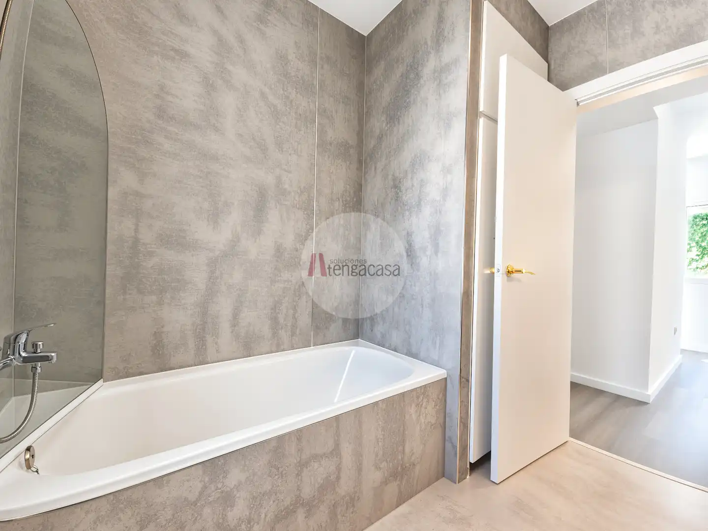 Bathroom of Flat for rent in Madrid  with Heating, Terrace and Washing machine