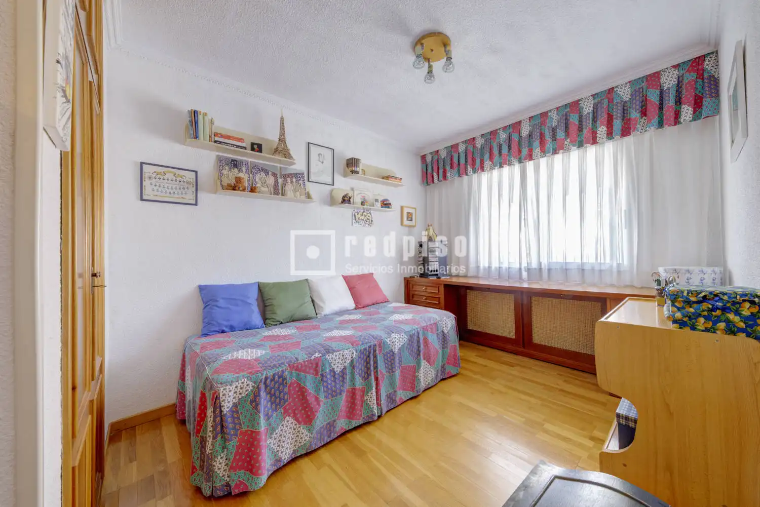 Bedroom of Houses for sale in Pozuelo de Alarcón  with Air Conditioner, Heating and Parquet flooring