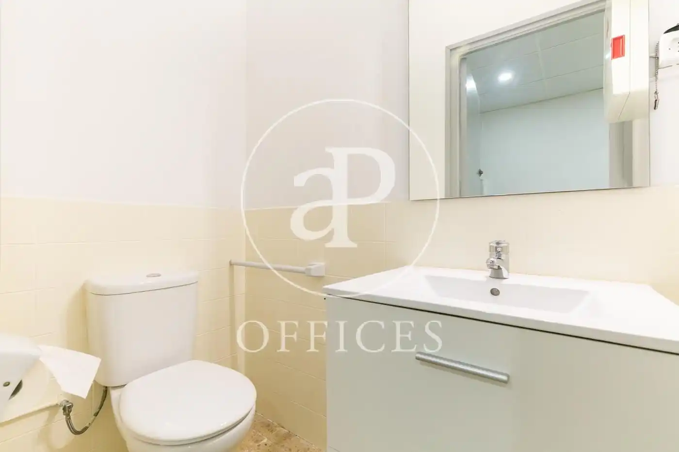 Büro zum Verkauf in Barcelona mit Klimaanlage und Heizung