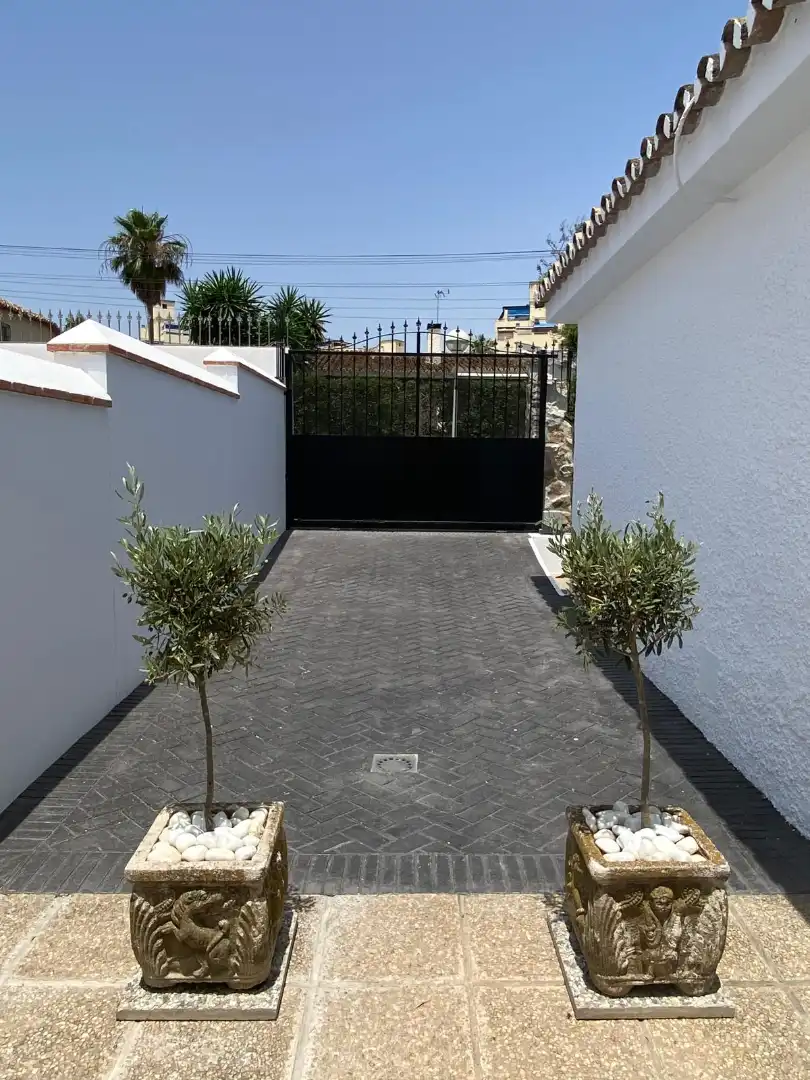 Exterior view of Houses for sale in Fuengirola  with Air Conditioner, Private garden and Swimming Pool