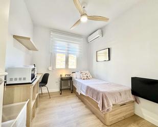 Bedroom of Flat to share in  Madrid Capital  with Air Conditioner and Terrace