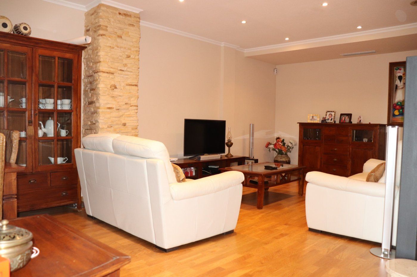 Sala d'estar de Casa o xalet de lloguer en Elche / Elx amb Aire condicionat, Parquet i Terrassa