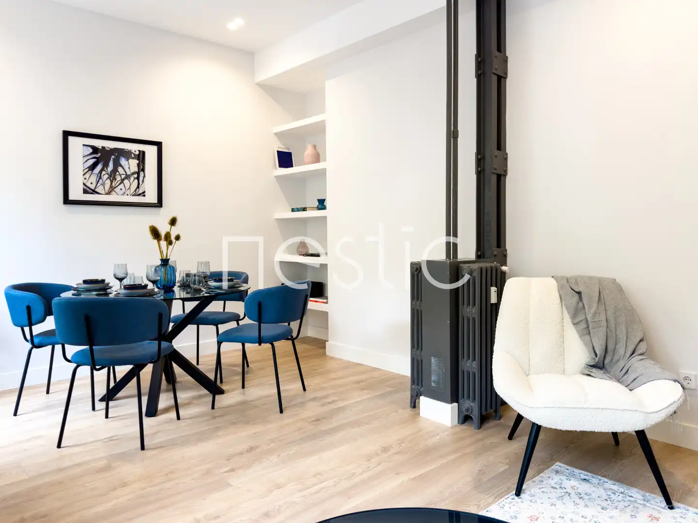 Menjador de Apartament de lloguer en Madrid amb Aire condicionat, Calefacció i Moblat