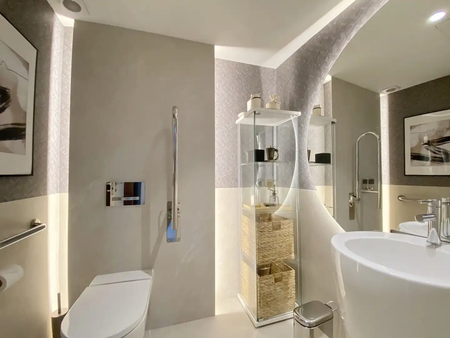 Bathroom of Buildings for sale in Marbella