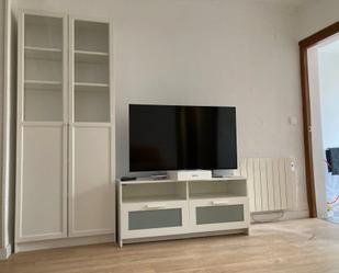 Living room of Flat to rent in  Granada Capital  with Air Conditioner, Heating and Terrace