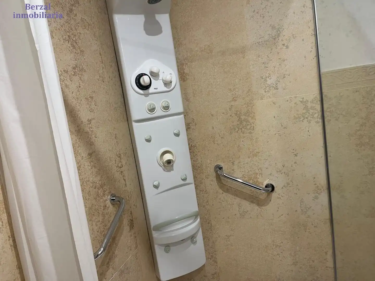 Bathroom of Flat for rent in  Logroño  with Heating, Terrace and Storage room