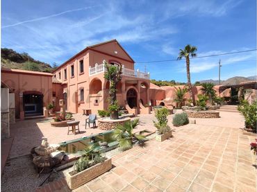 Casa amb balcó en venda a Avda Pescia - Ctra de Frigiliana