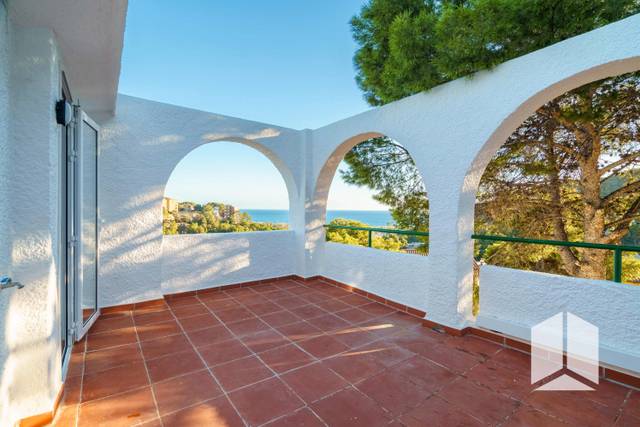 Casa adosada en Venta en Carrer d' Antoni Gaudí en El Poal