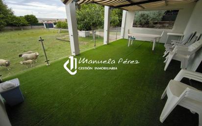 Terrassa de Casa o xalet en venda en Sierra de Fuentes amb Aire condicionat