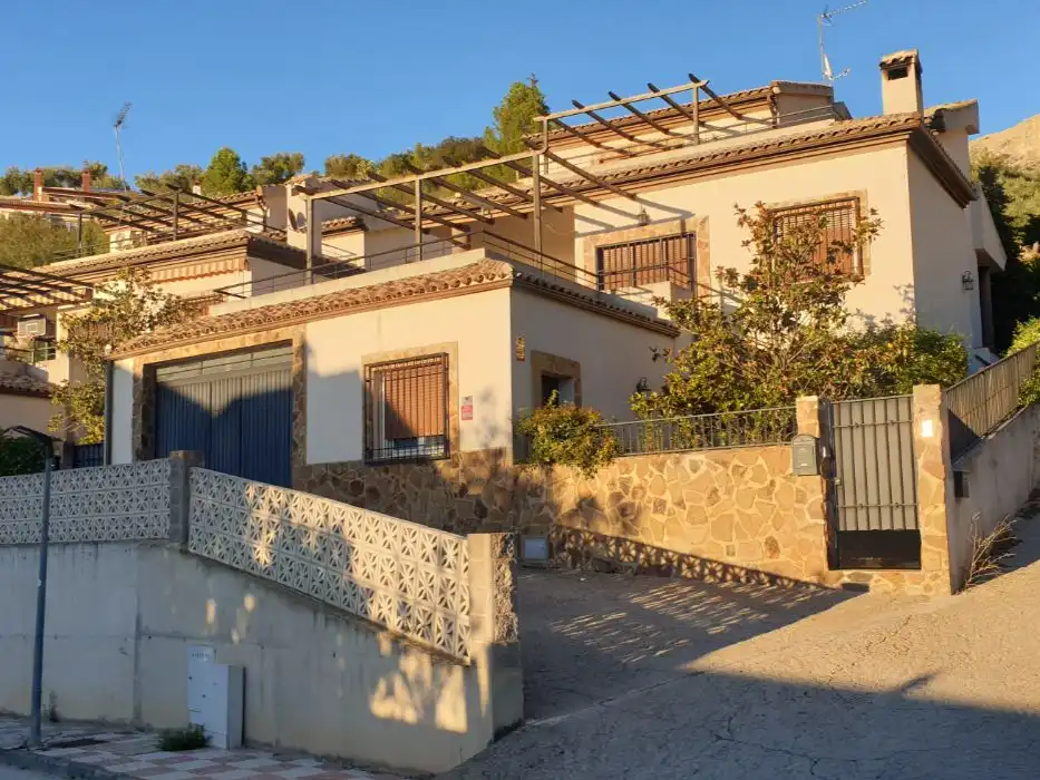Haus mit Garten zum Verkauf in C/ SIERRA SUR 25, imagen 2