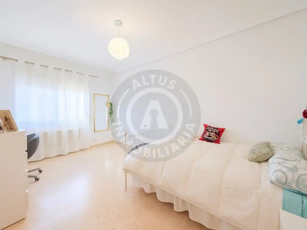 Bedroom of Houses for sale in Cáceres  with Swimming Pool, Oven and Washing machine