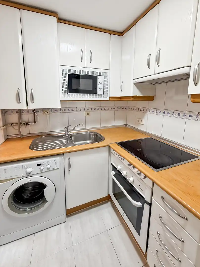 Wohnung zur Miete in Calle de Pinos Baja, Valdeacederas
