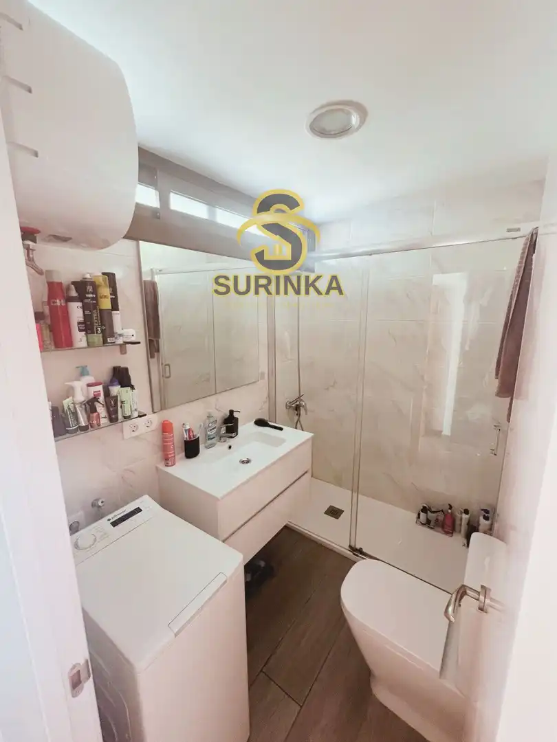 Baño de Apartamento de alquiler en San Bartolomé de Tirajana con Aire acondicionado, Terraza y Piscina