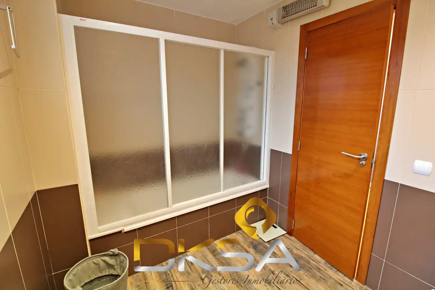 Bany de Casa o xalet en venda en Benicasim / Benicàssim amb Aire condicionat, Calefacció i Jardí privat