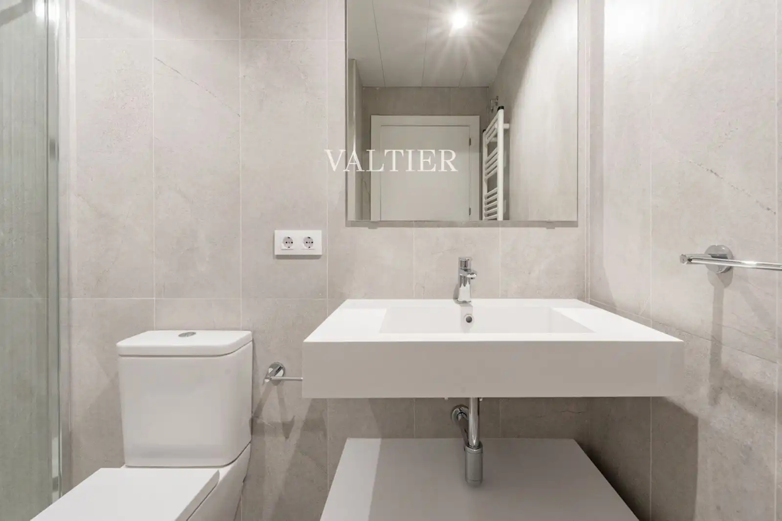 Badezimmer von Wohnung zur Miete in Madrid mit Klimaanlage, Heizung und Terrasse