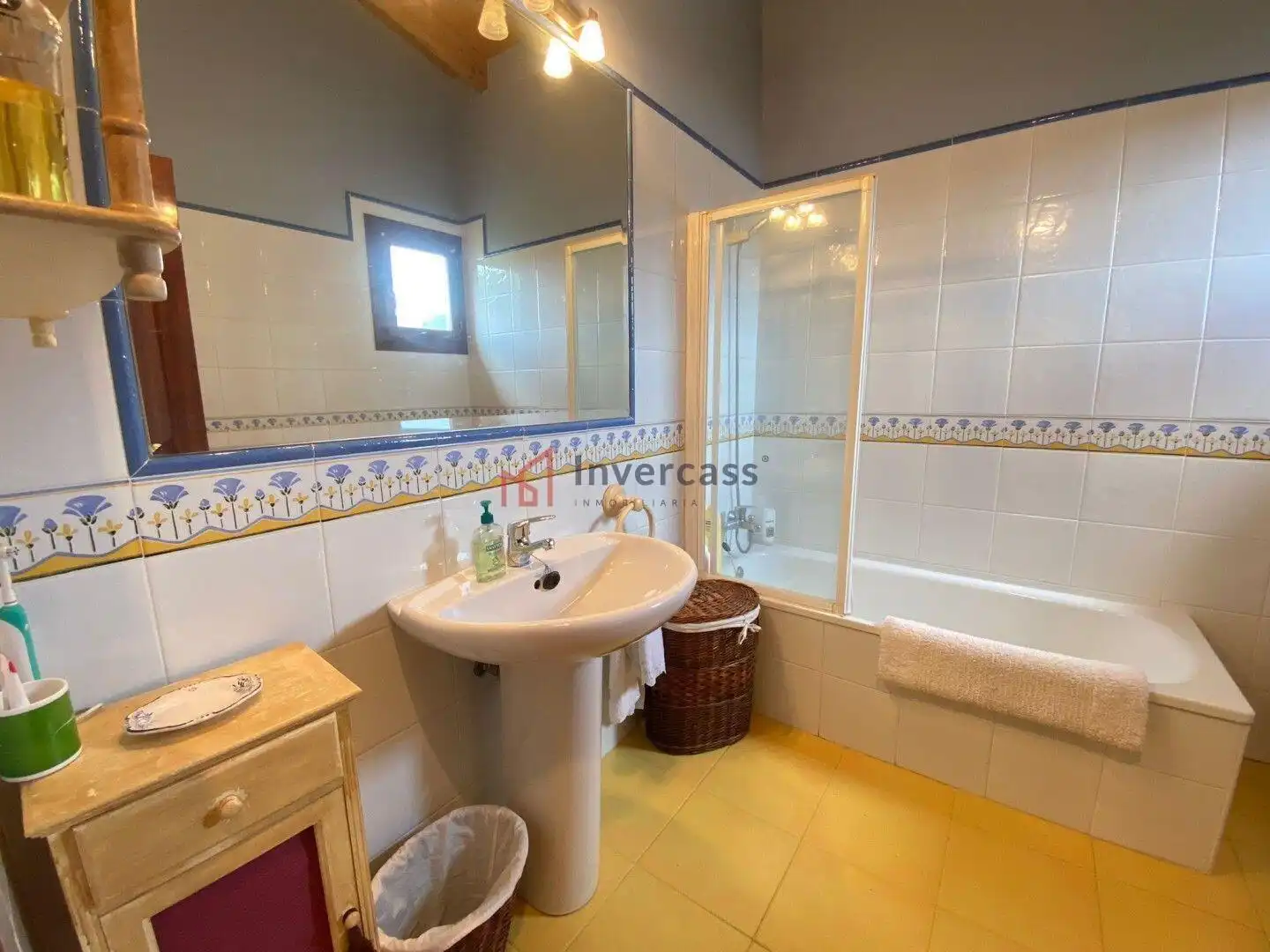 Bathroom of Houses for sale in Castro-Urdiales  with Private garden, Terrace and Storage room
