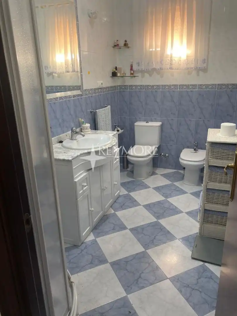 Bany de Casa o xalet en venda en Guadalcázar amb Aire condicionat, Terrassa i Traster
