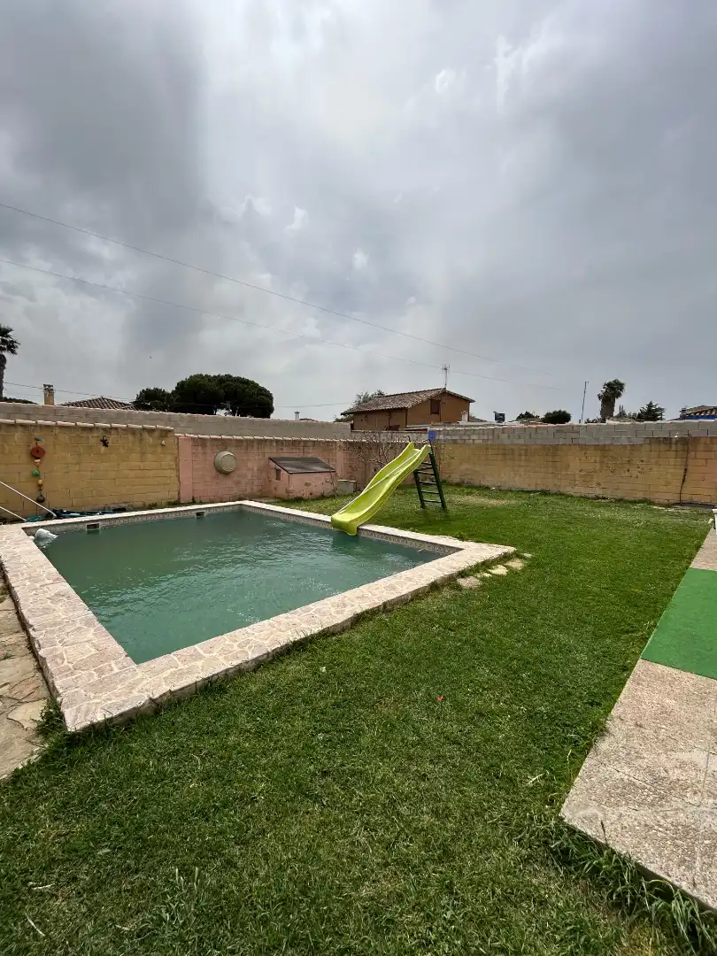 Piscina de Casa o xalet en venda en Chiclana de la Frontera