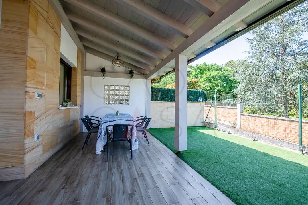 Terraza de Casa o chalet en venta en Villaescusa (Cantabria) con Calefacción, Jardín privado y Terraza