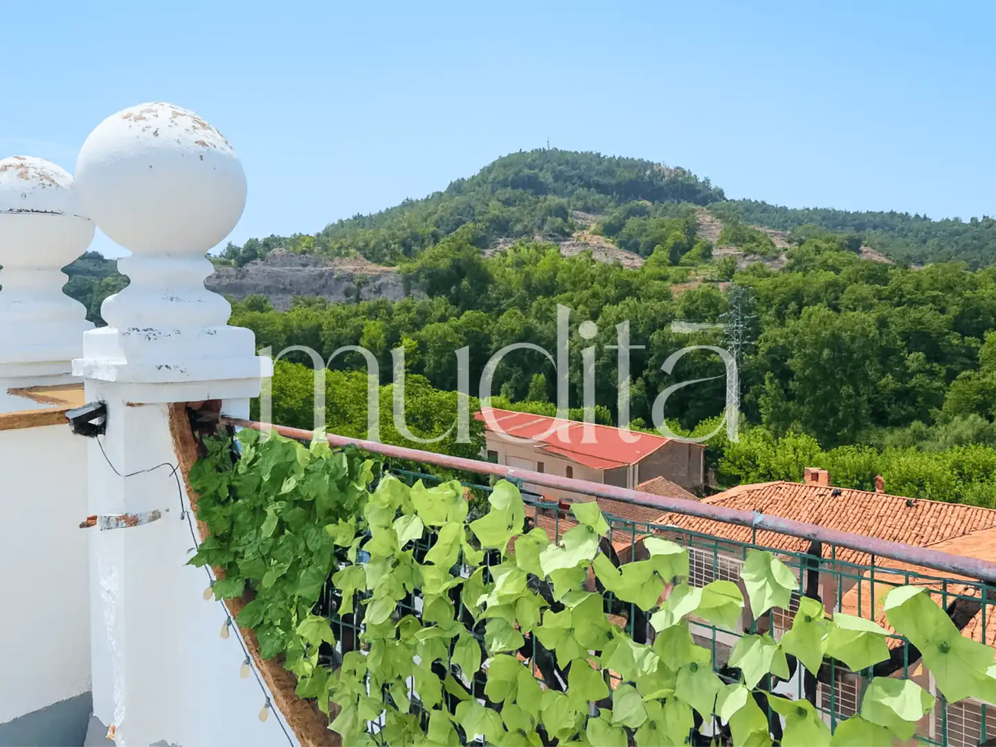 Vista exterior de Casa adosada en venda en Sant Quirze de Besora amb Calefacció, Terrassa i Traster