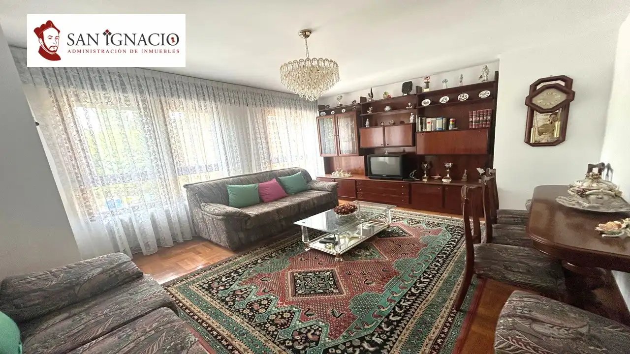 Sala d'estar de Pis en venda en Villarcayo de Merindad de Castilla la Vieja amb Calefacció i Moblat