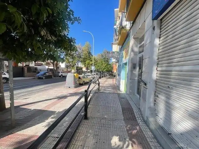 Außenansicht von Büro zum Verkauf in San Juan de Aznalfarache mit Heizung und Möbliert