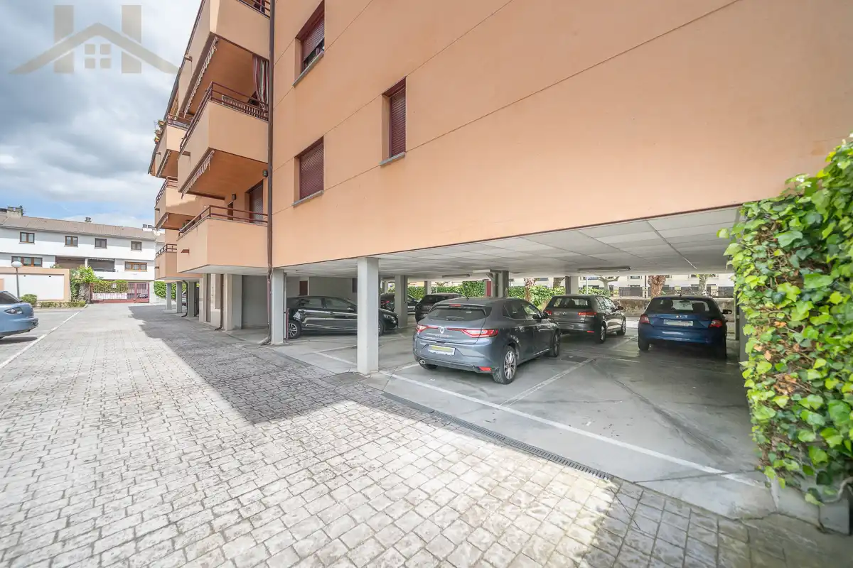Parking de Piso en venta en El Escorial con Calefacción, Parquet y Terraza