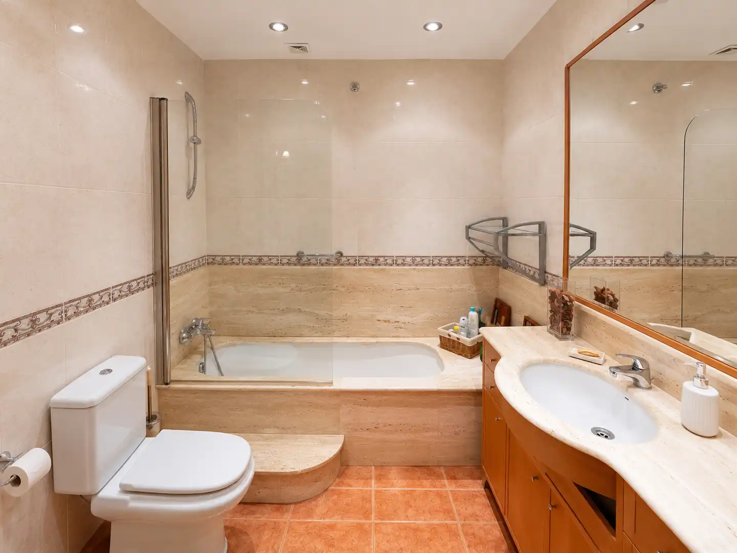 Bathroom of Detached homes for sale in Alcázar de San Juan  with Private garden and Community pool