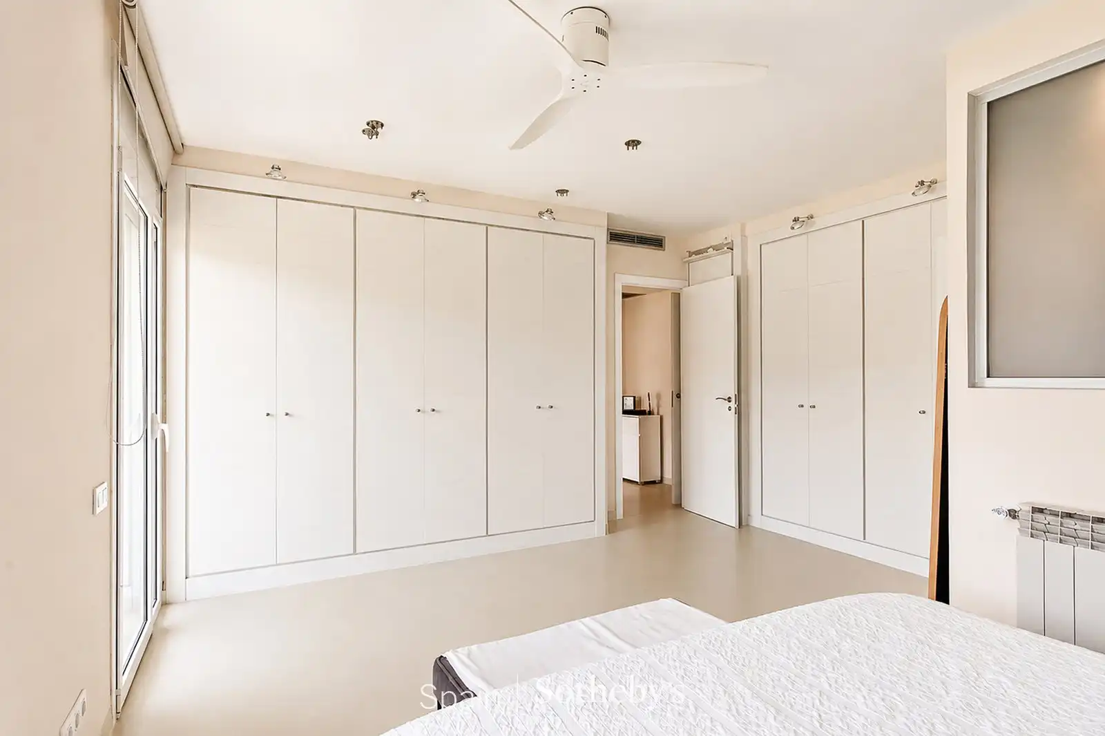 Schlafzimmer von Wohnungen zum Verkauf in Sitges mit Klimaanlage, Heizung und Privatgarten