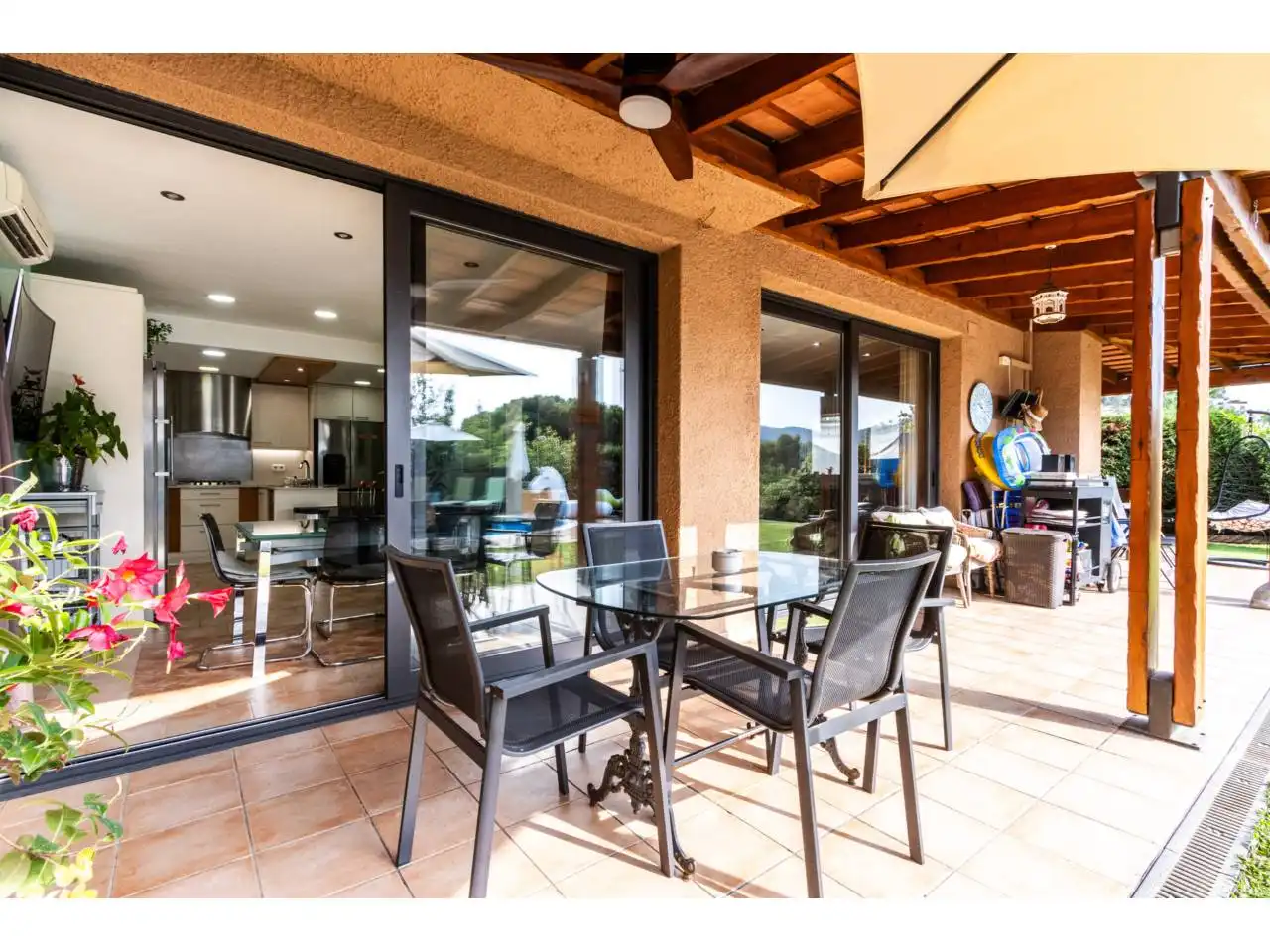 Terrassa de Casa o xalet en venda en Castellar del Vallès amb Aire condicionat, Calefacció i Jardí privat