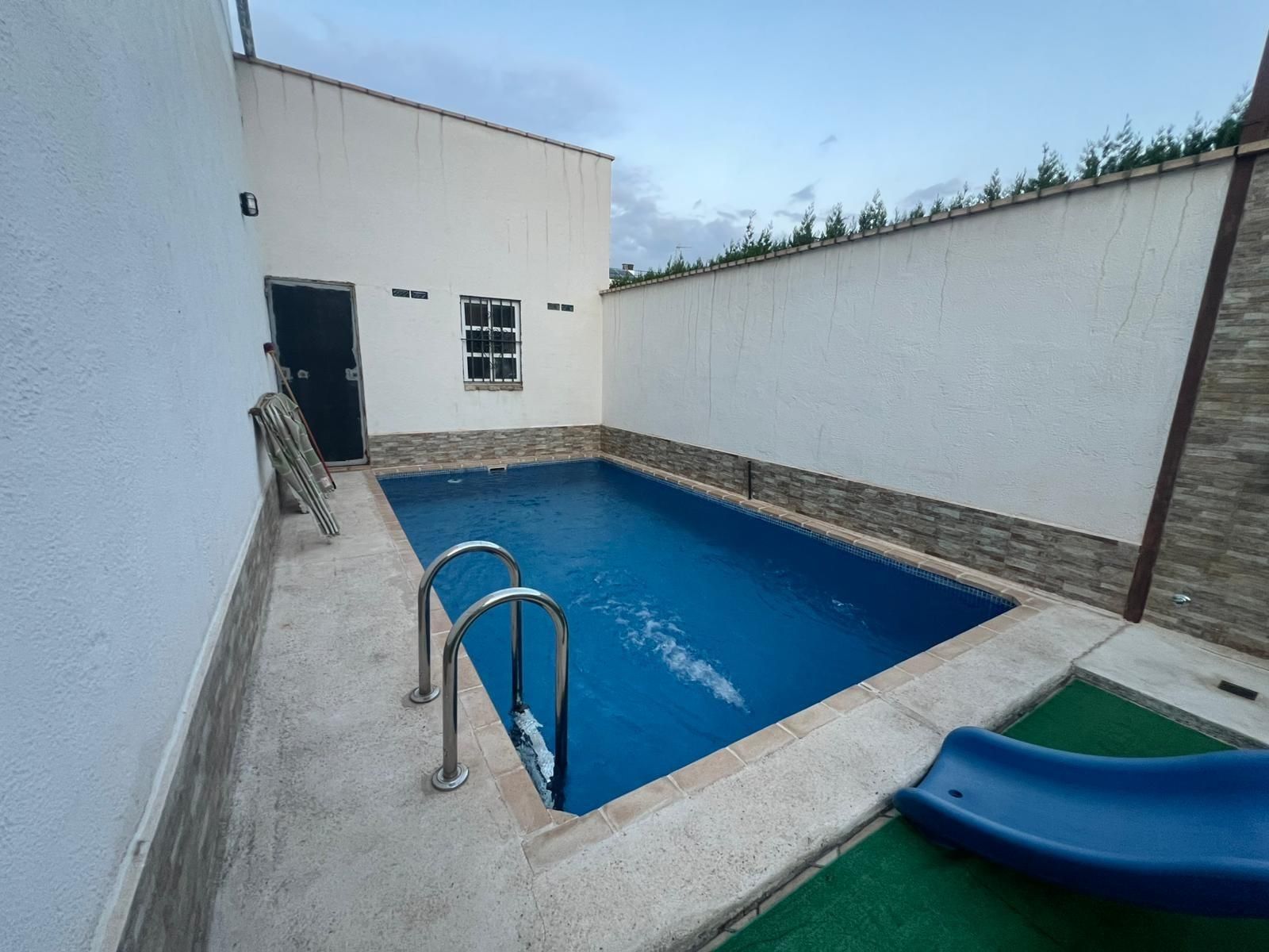 Swimming pool of Single-family semi-detached for sale in Utrera
