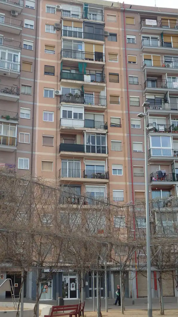 Vista exterior de Piso en venta en Sant Adrià de Besòs