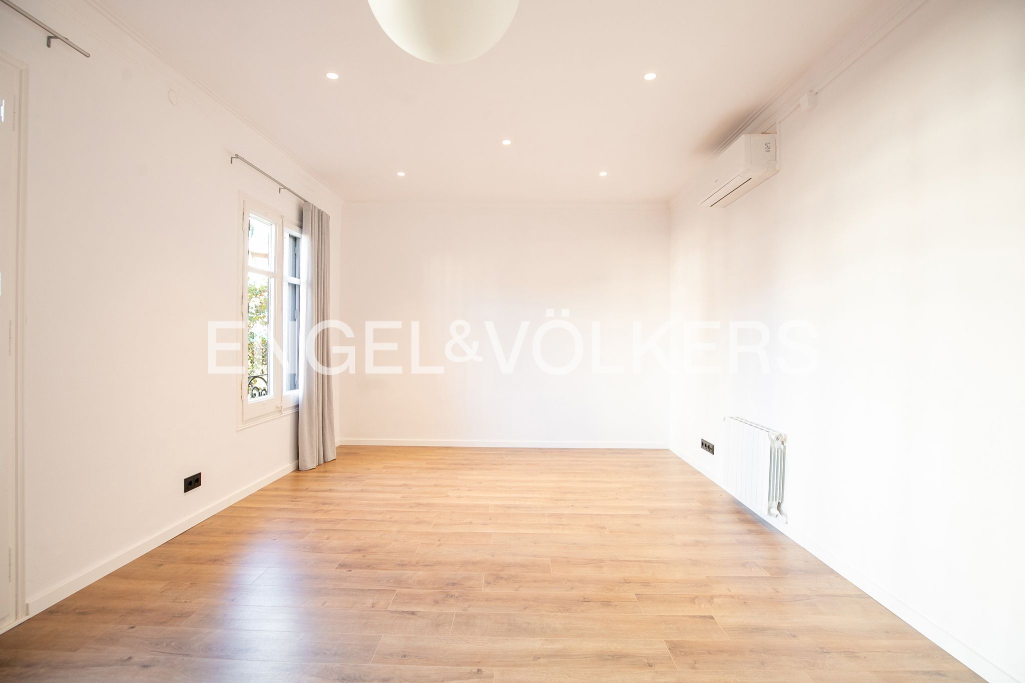 Sala d'estar de Pis en venda en  Barcelona Capital amb Aire condicionat, Calefacció i Parquet