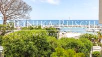 Vista exterior de Planta baixa de lloguer en Sitges amb Aire condicionat i Piscina