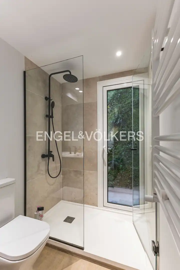 Baño de Planta baja de alquiler en Madrid con Aire acondicionado y Calefacción