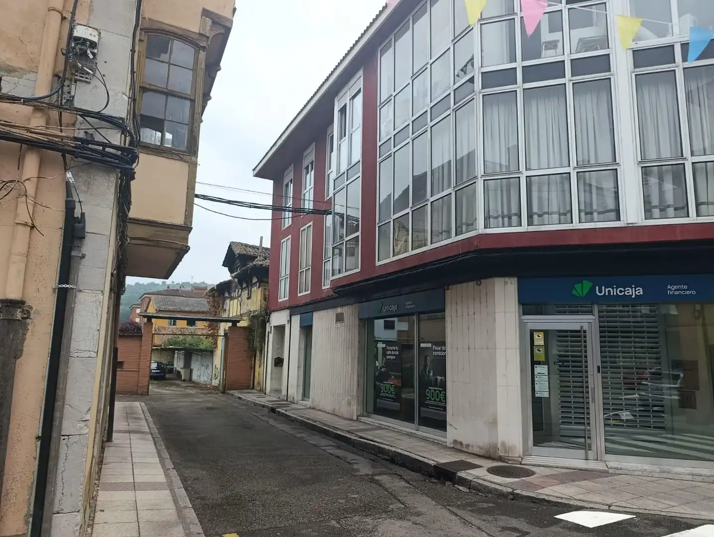 Vista exterior de Edifici en venda en Oviedo 
